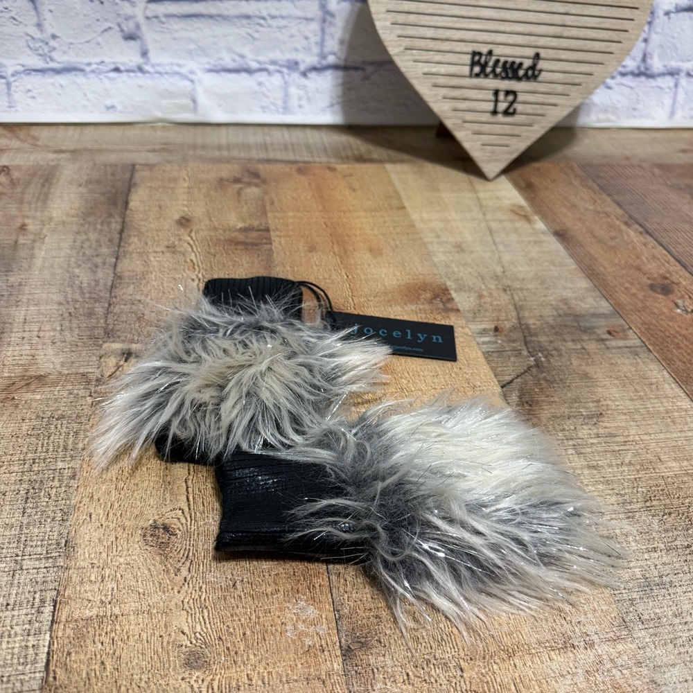 NWT Jocelyn Open Finger Faux Fur Black cream Gloves